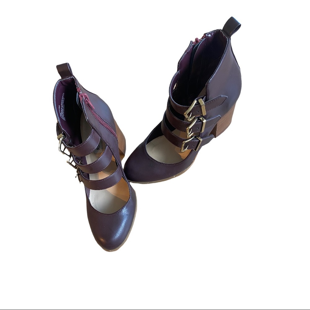 Steve Madden shoes, size 7.5, headstrong Burgundy Multi